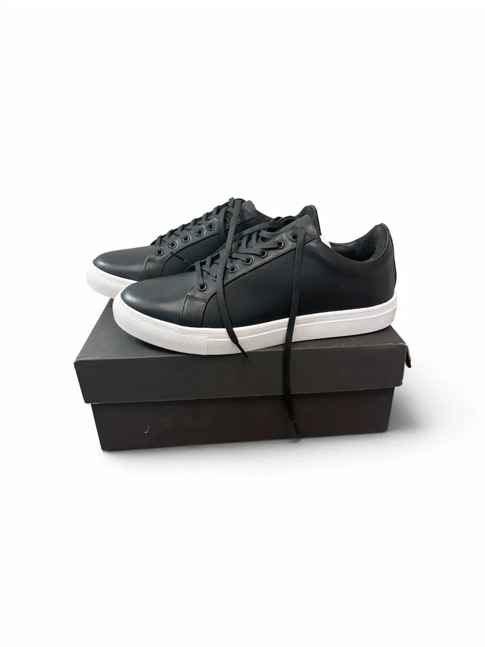 Men's Thursday Black Low-Top Sneakers with White Sole